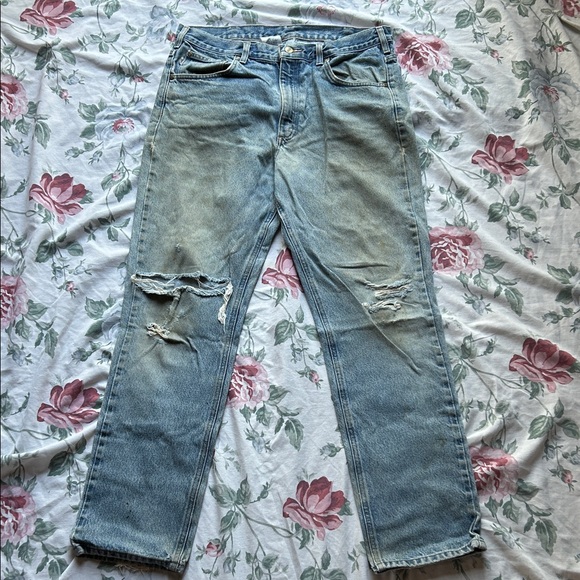 Carhartt Distressed “Traditional Fit” Blue Jeans 35x32